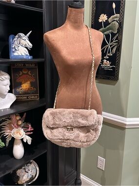 House of Harlow 1960 Faux Fur Shoulder Chain Bag – Tan – Like New